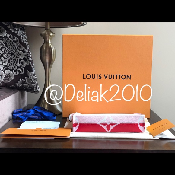 SOLD! Louis Vuitton Toiletry Giant Monogram Rouge - Picture 5 of 8